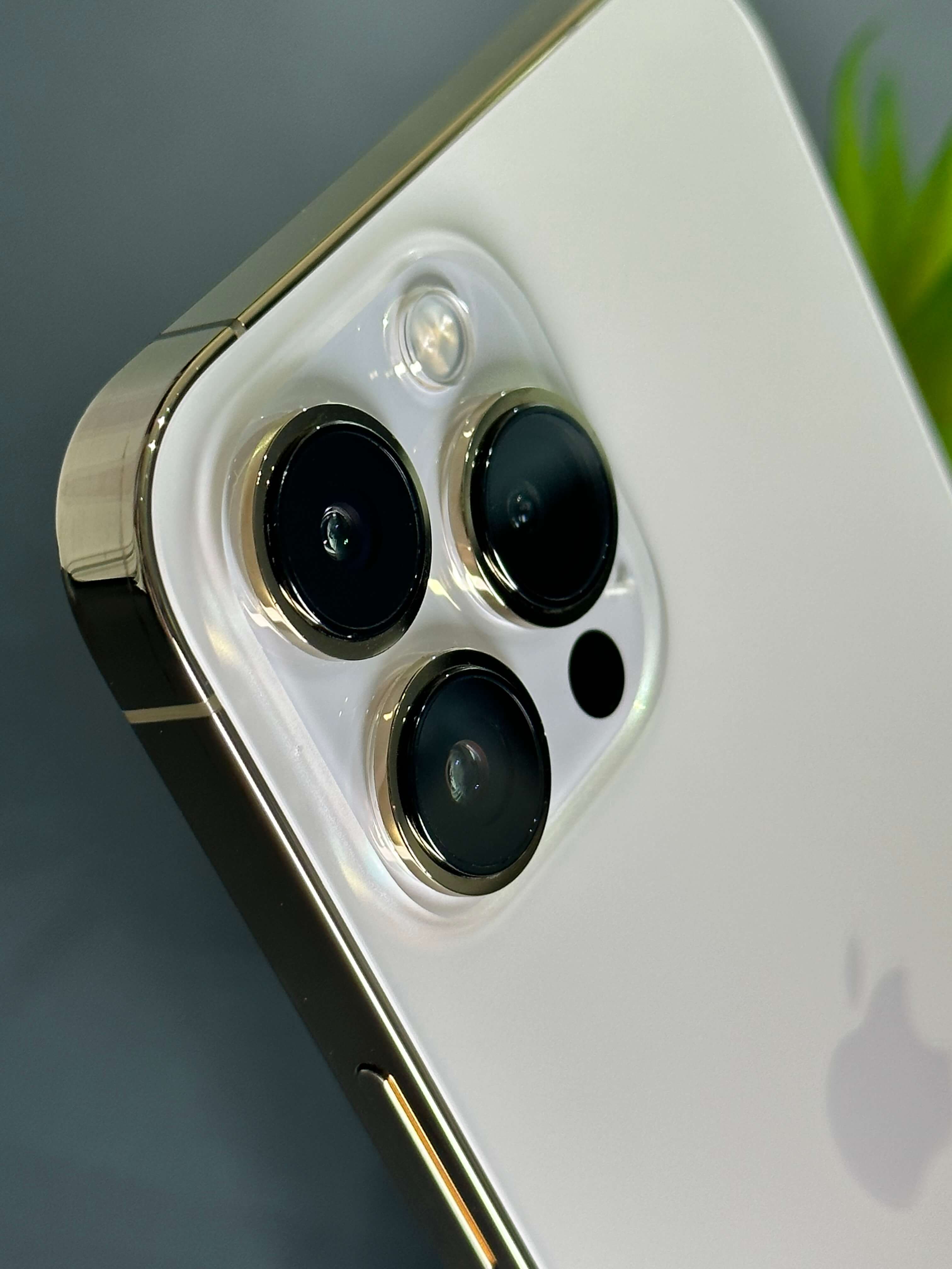 iPhone 13 Pro Max 256GB Dourado - Saúde de bateria: 🔋84% - Tela de 6.7" - (SEMINOVO) - Image 4