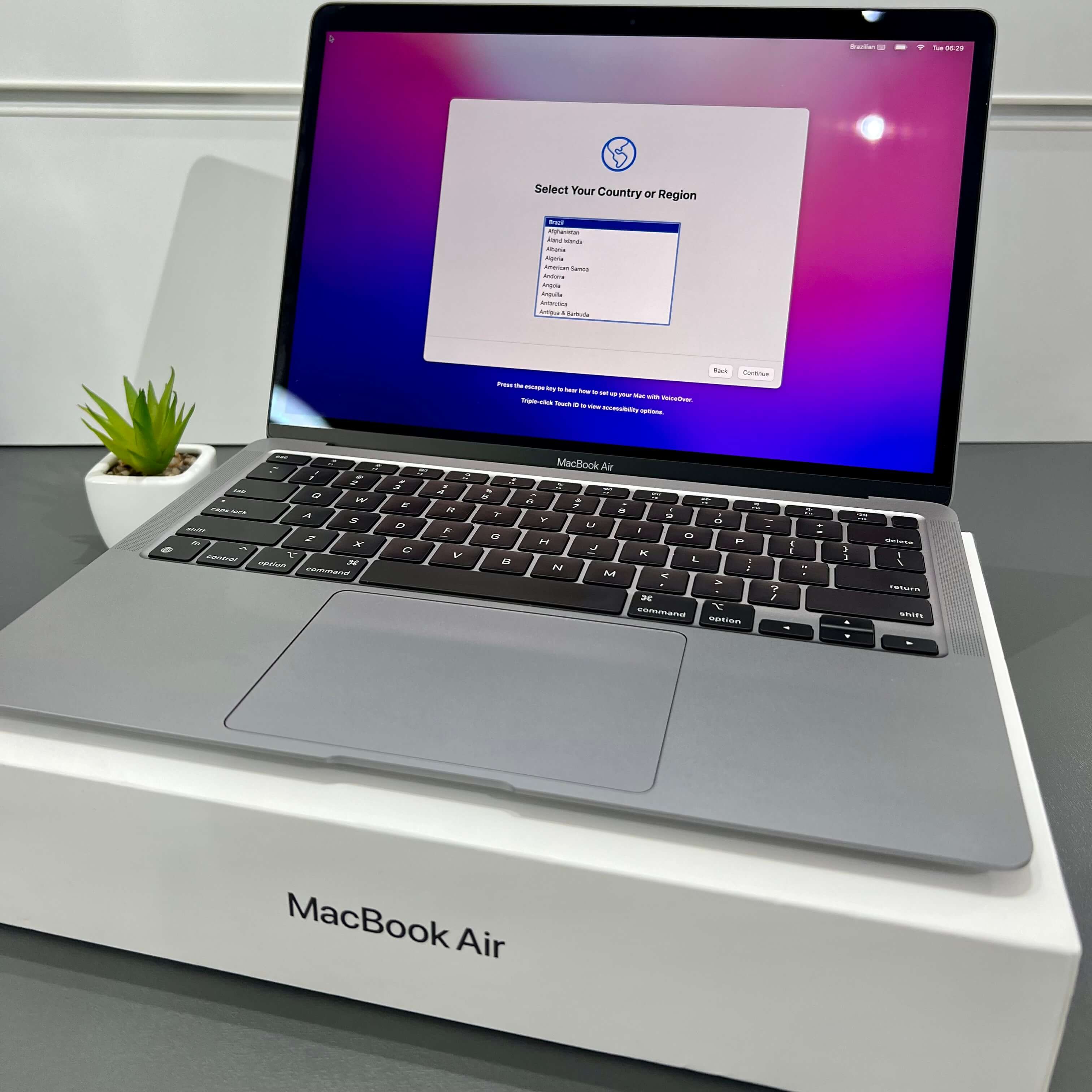 MacBook Air M1 13” – 16GB RAM – 1TB SSD - Cor Cinza Espacial - Saúde de bateria: 🔋81%- (SEMINOVO) - Image 5