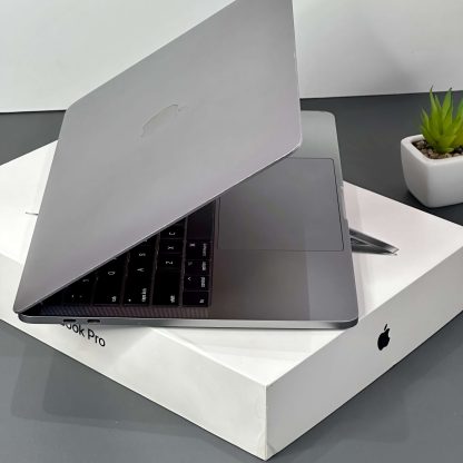 Macbook Pro 13" Intel Core i5 8GB Ram 512GB SSD - Cor Cinza Espacial - (SEMINOVO) - Image 4