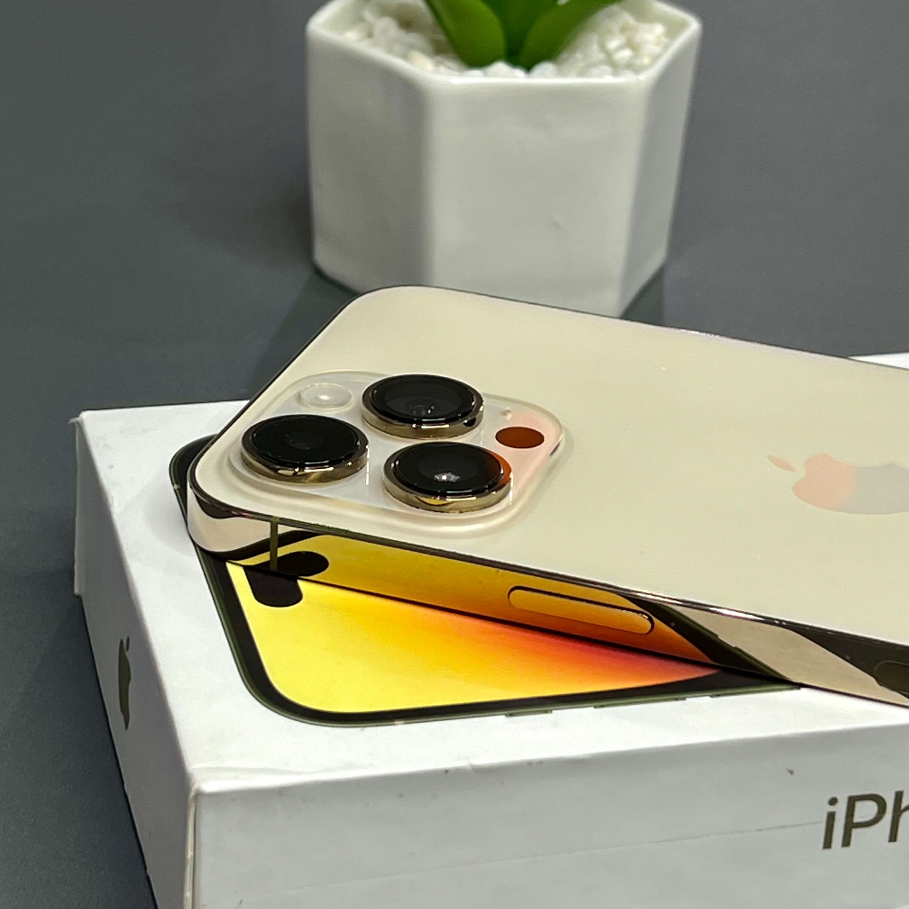 iPhone 14 Pro Max 128GB Dourado - Saúde de bateria: 🔋84% - Tela de 6.7" - (SEMINOVO) - Image 4