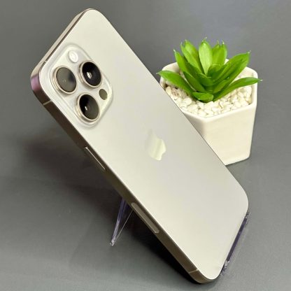 iPhone 15 Pro Max 512GB Titânio Natural - Tela de 6.7" - (SEMINOVO) - Image 3