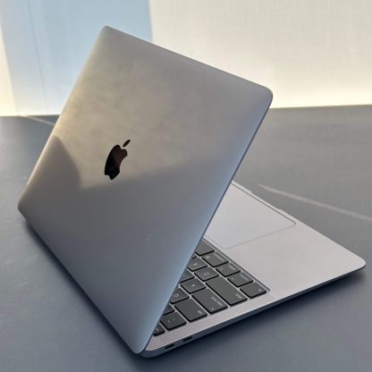 MacBook Air i3 13” – 8GB RAM – 256GB SSD - Cor Space Gray - (SEMINOVO) - Image 10