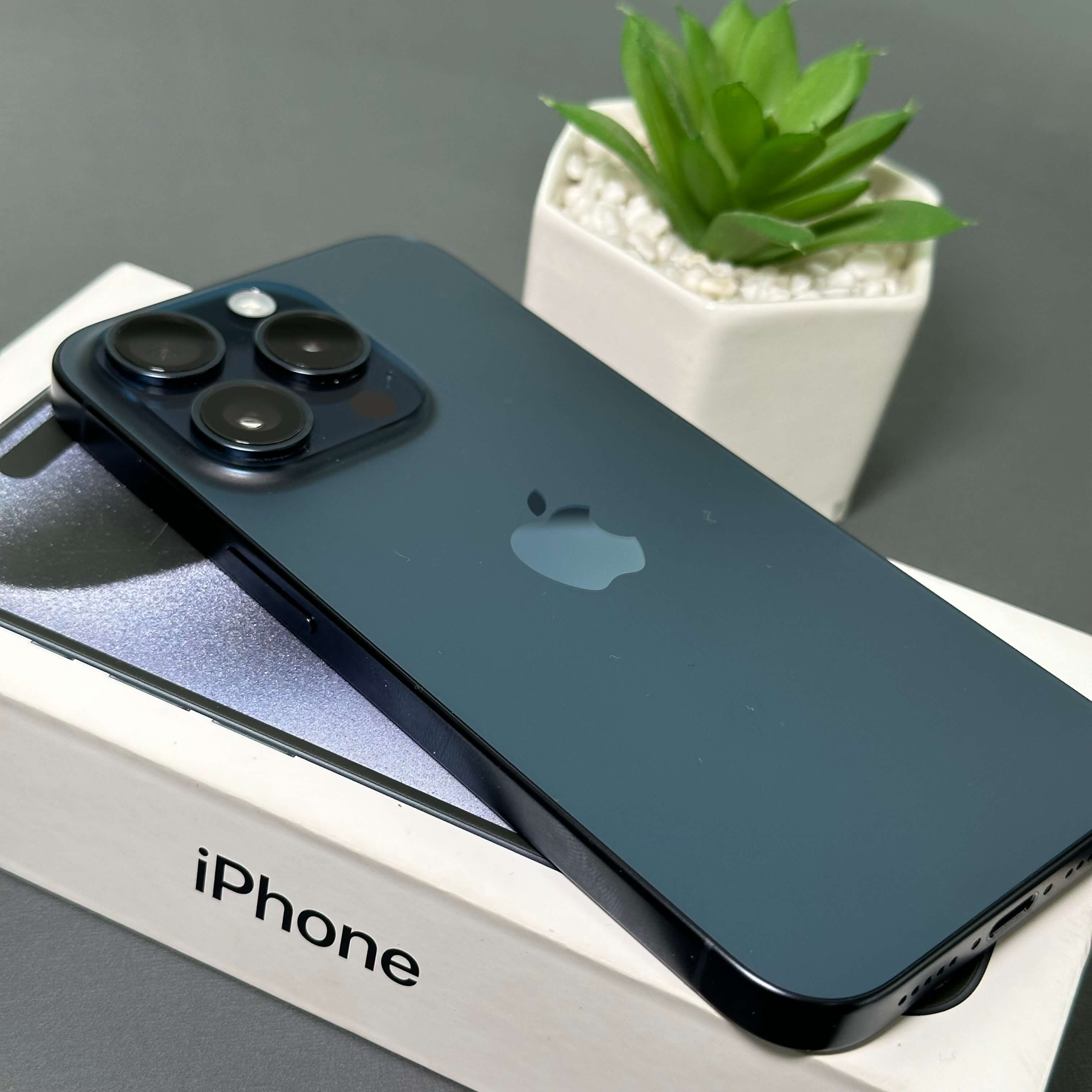 iPhone 15 Pro 256GB Titânio Azul - Saúde de bateria: 🔋85% - Tela de 6.1" - (SEMINOVO) - Image 6