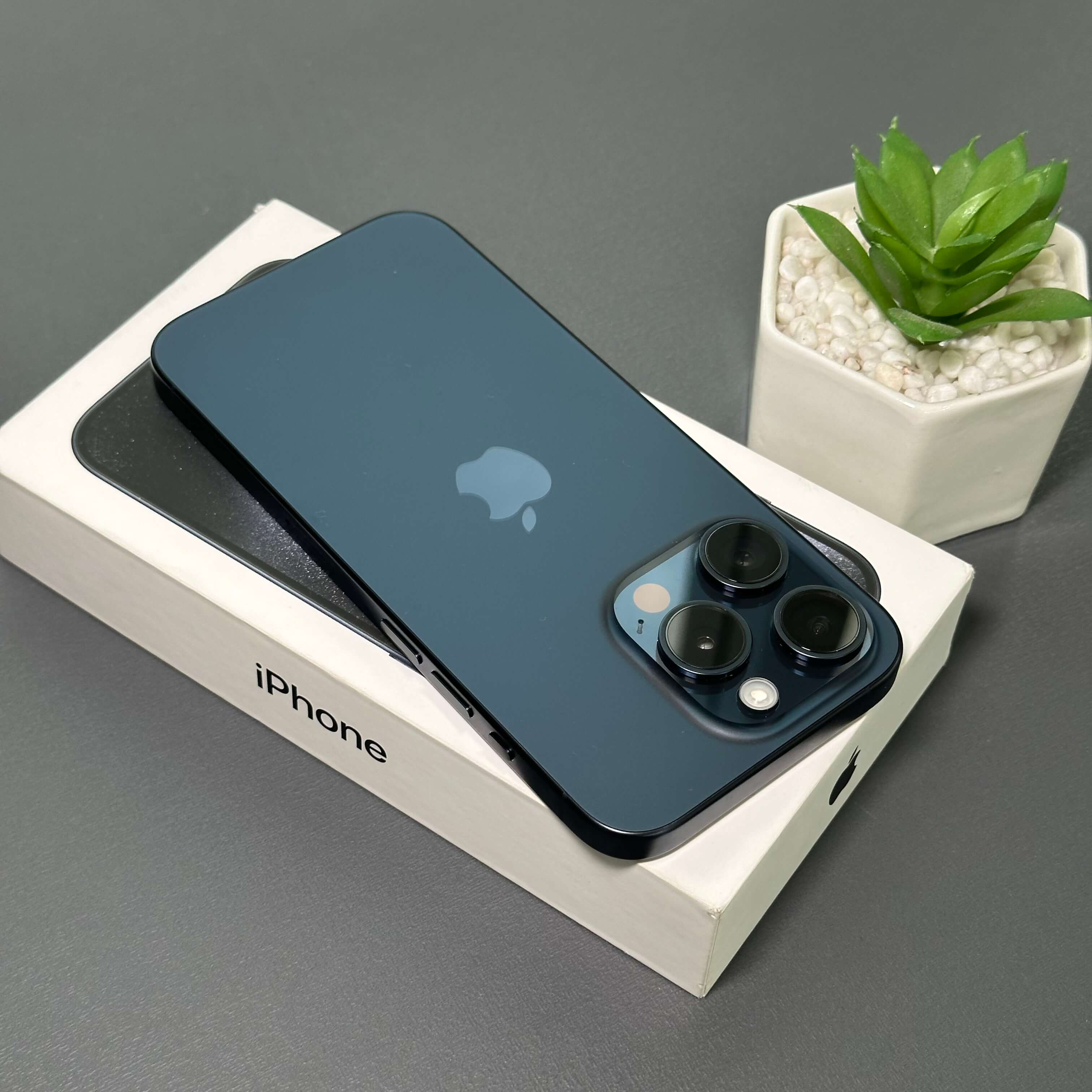 iPhone 15 Pro 256GB Titânio Azul - Saúde de bateria: 🔋85% - Tela de 6.1" - (SEMINOVO) - Image 7