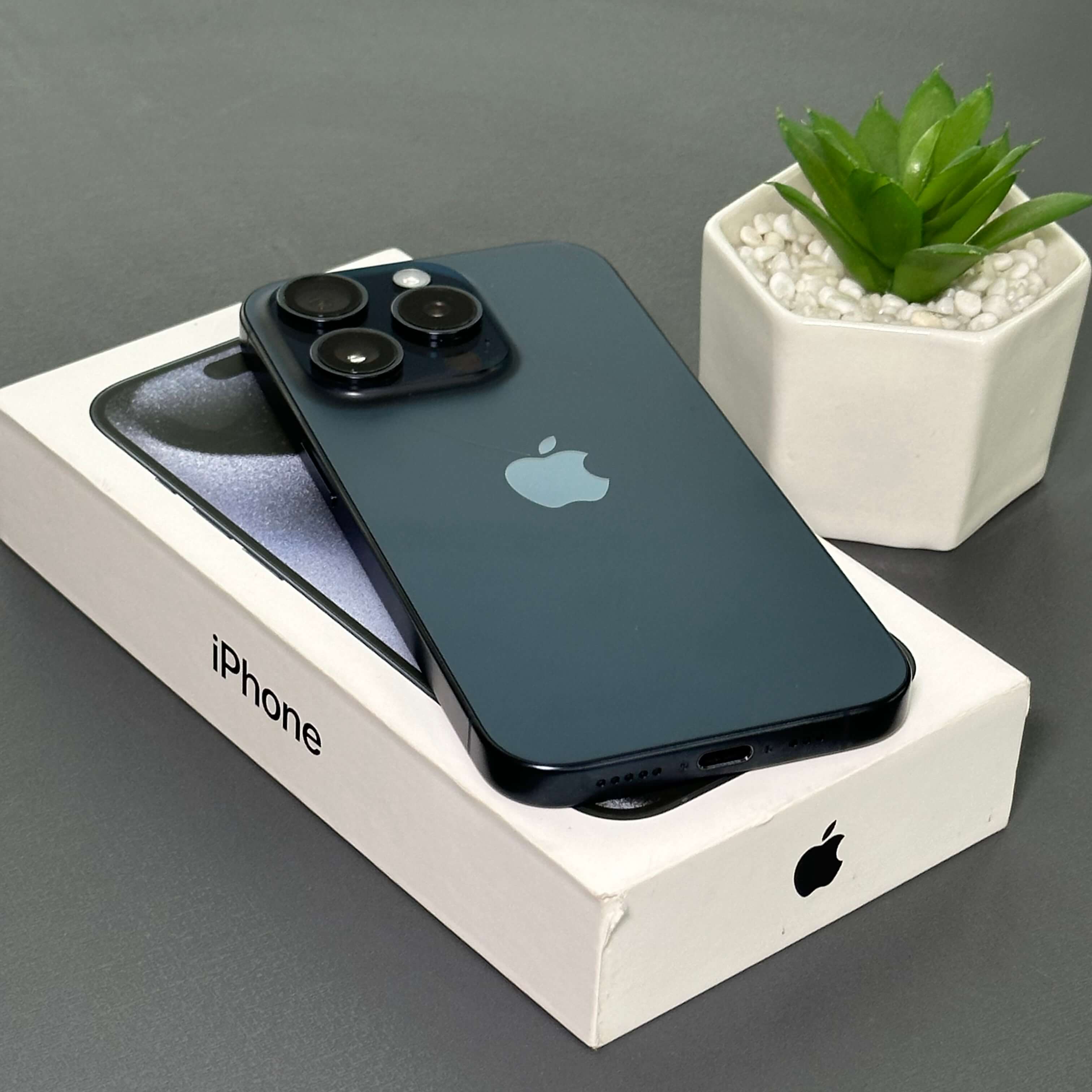 iPhone 15 Pro 256GB Titânio Azul - Saúde de bateria: 🔋85% - Tela de 6.1" - (SEMINOVO) - Image 9