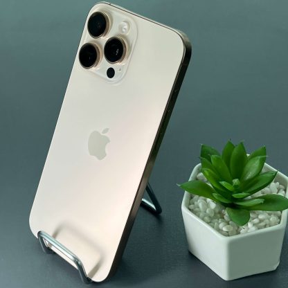 iPhone 16 Pro Max 512GB Titânio Desert - Tela de 6.9" - (SEMINOVO) - Image 4