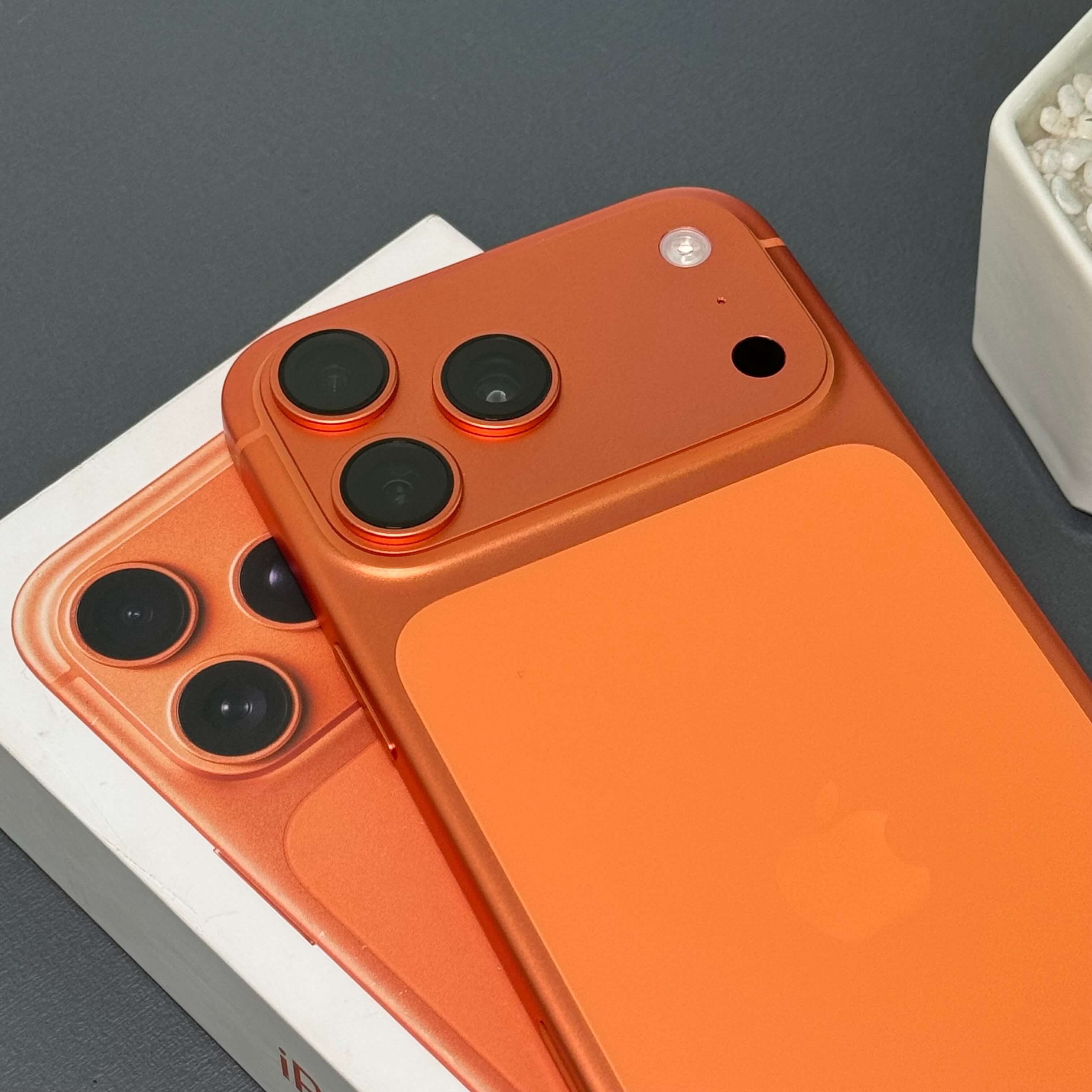 iPhone 17 Pro Max 512GB Cosmic Orange - Saúde de bateria: 🔋95% - Tela de 6.9" - (SEMINOVO) - Image 2