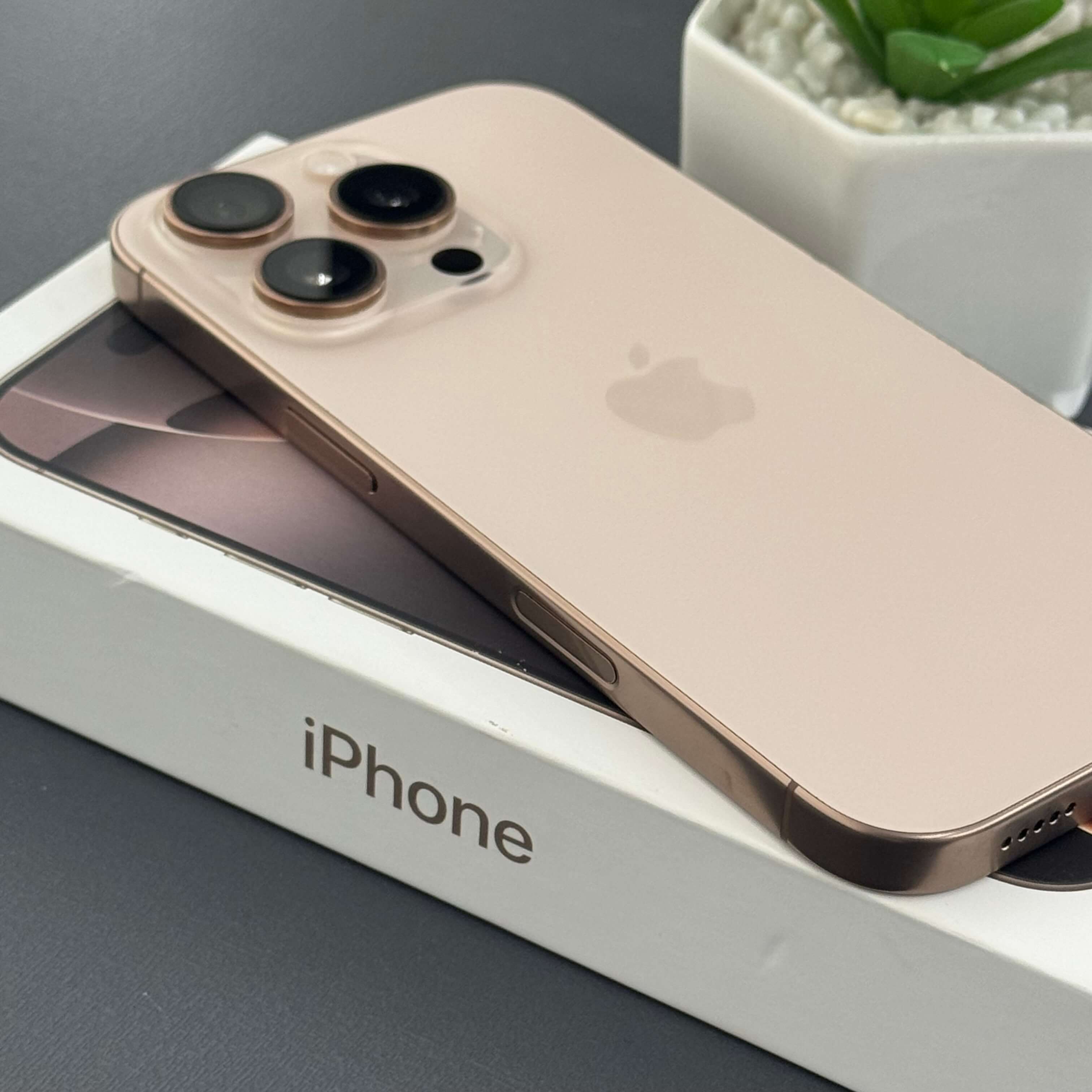 iPhone 16 Pro 128GB Titânio Desert - Saúde de bateria: 🔋91% - Tela de 6.3" - (SEMINOVO) - Image 3