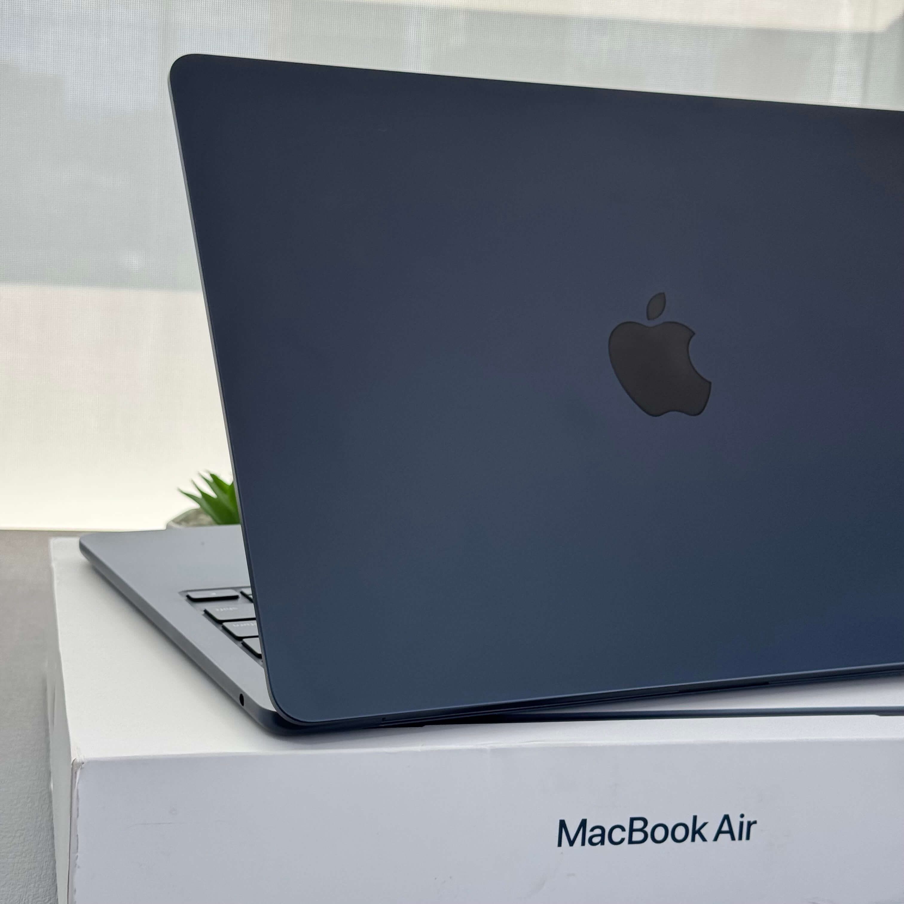 MacBook Air M2 13” – 8GB RAM – 256GB SSD - Saúde de bateria: 🔋86% - Midnight - (SEMINOVO) - Image 5