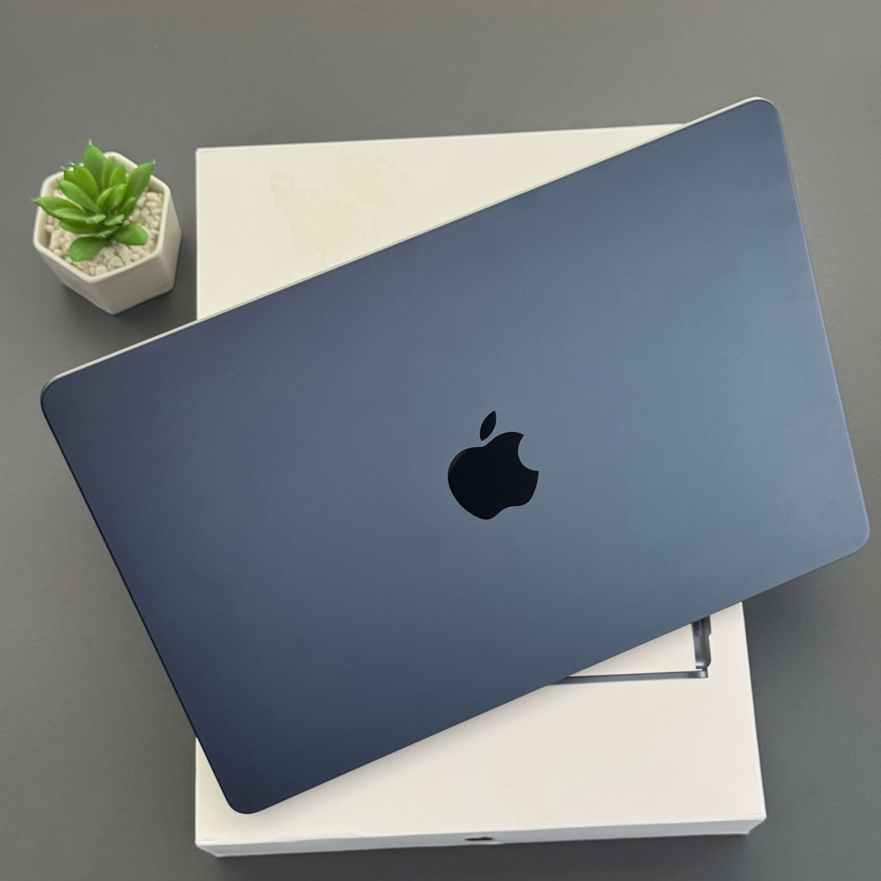 MacBook Air M2 13” – 8GB RAM – 256GB SSD - Saúde de bateria: 🔋86% - Midnight - (SEMINOVO) - Image 6