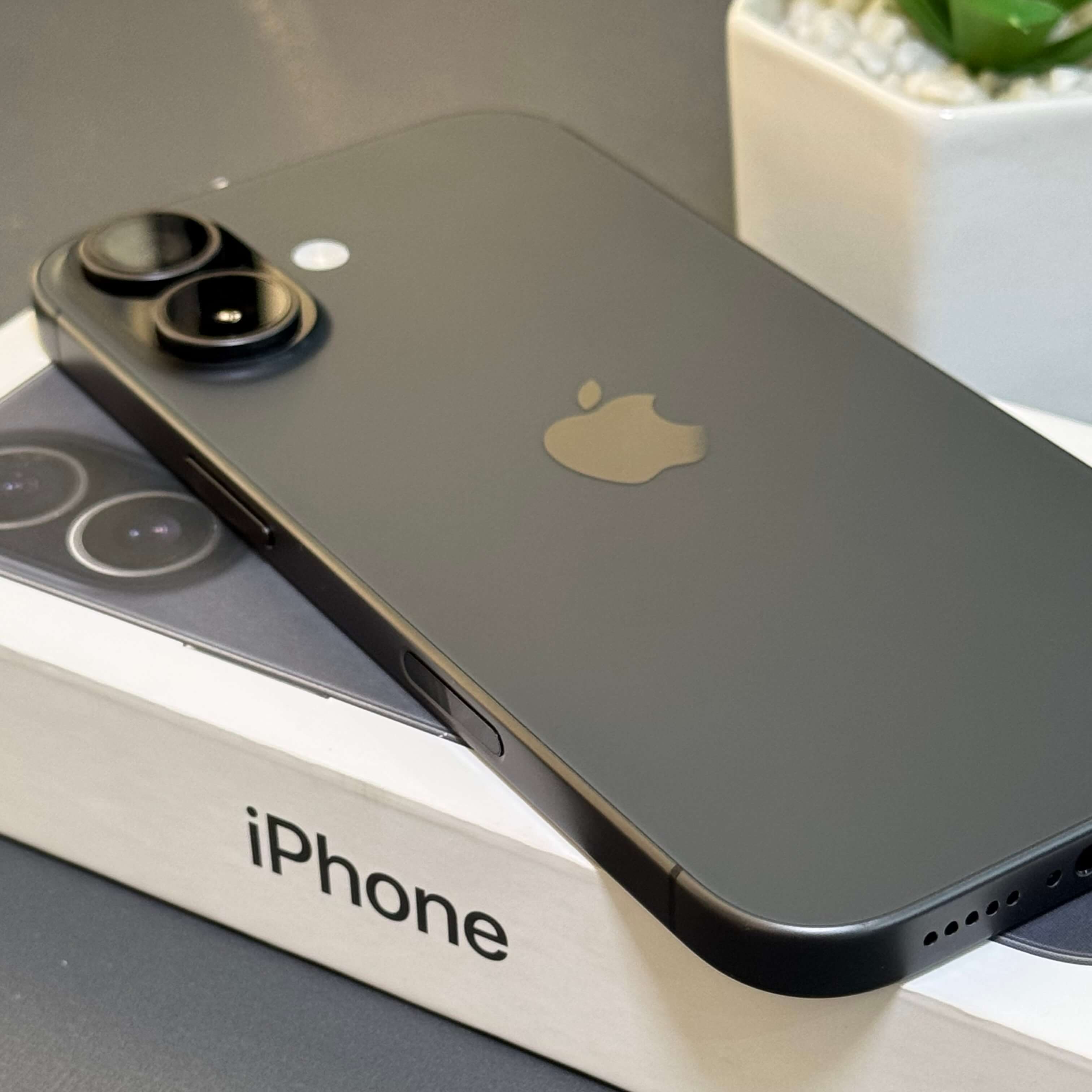 iPhone 17 256GB Preto - Saúde de bateria: 🔋100% - Tela de 6.3" - (SEMINOVO) - Image 4