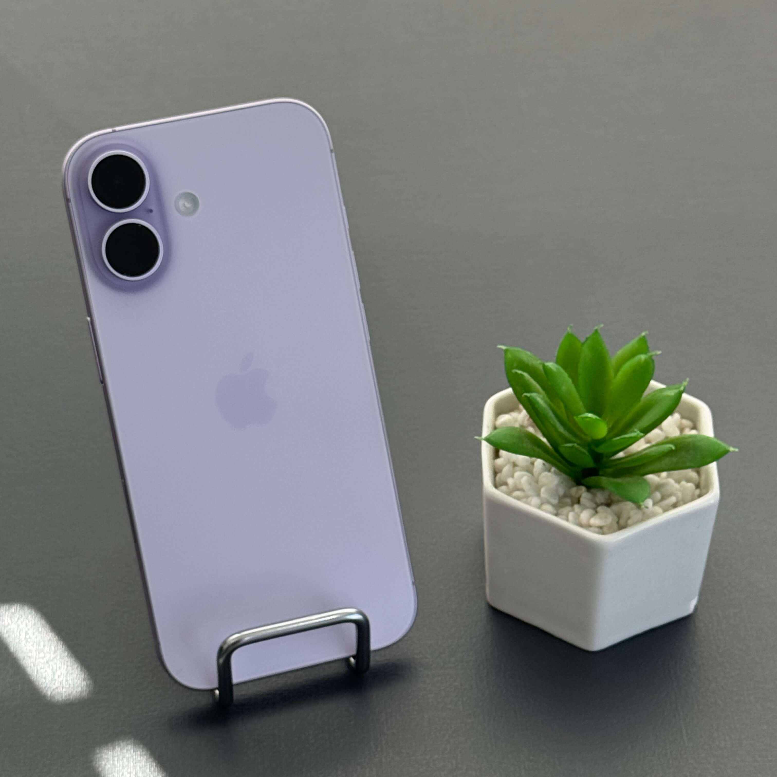 iPhone 17 256GB Lavanda - Saúde de bateria: 🔋100% - Tela de 6.3" - (SEMINOVO) - Image 2