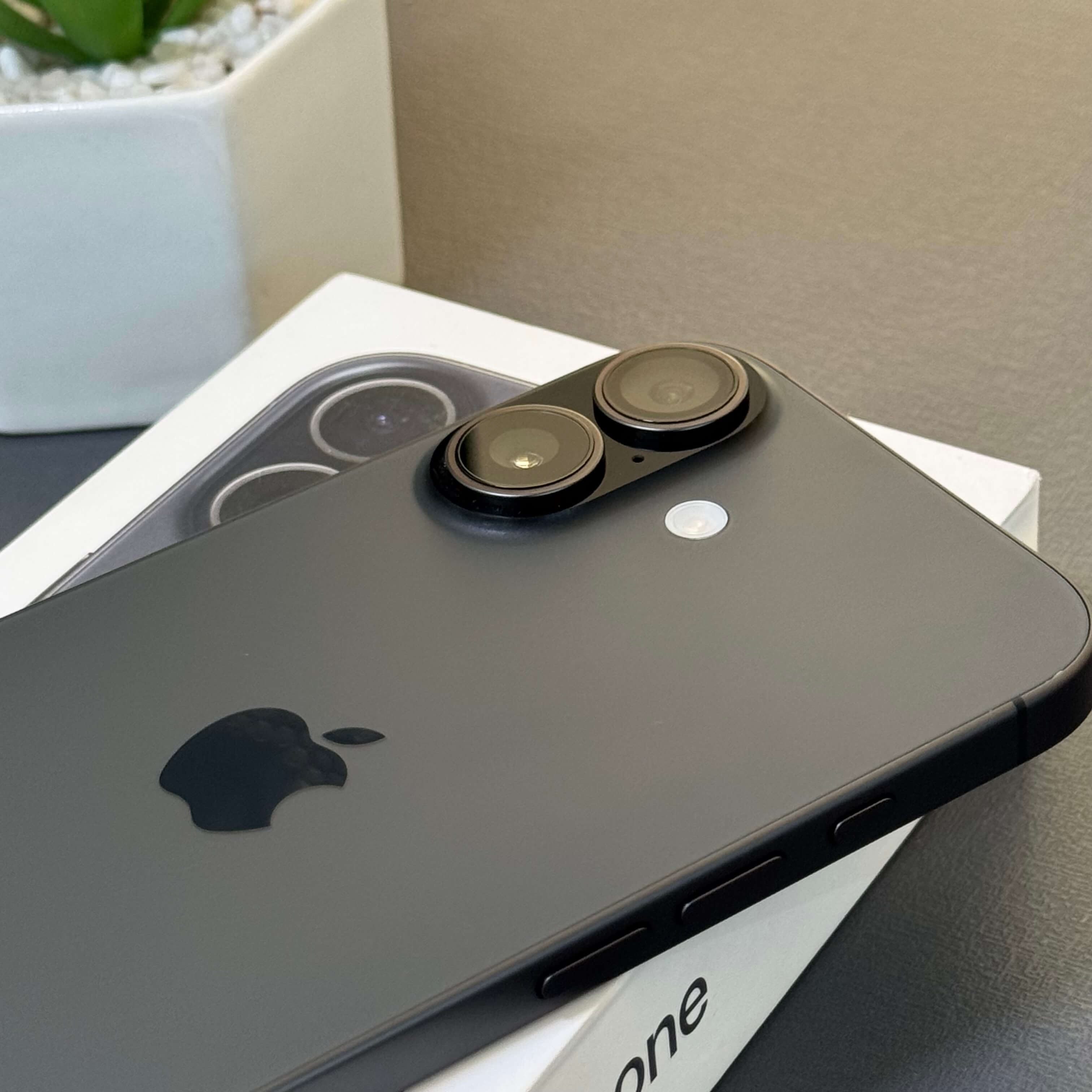 iPhone 16 128GB Preto - Saúde de bateria: 🔋89% - Tela de 6.1" - (SEMINOVO) - Image 3