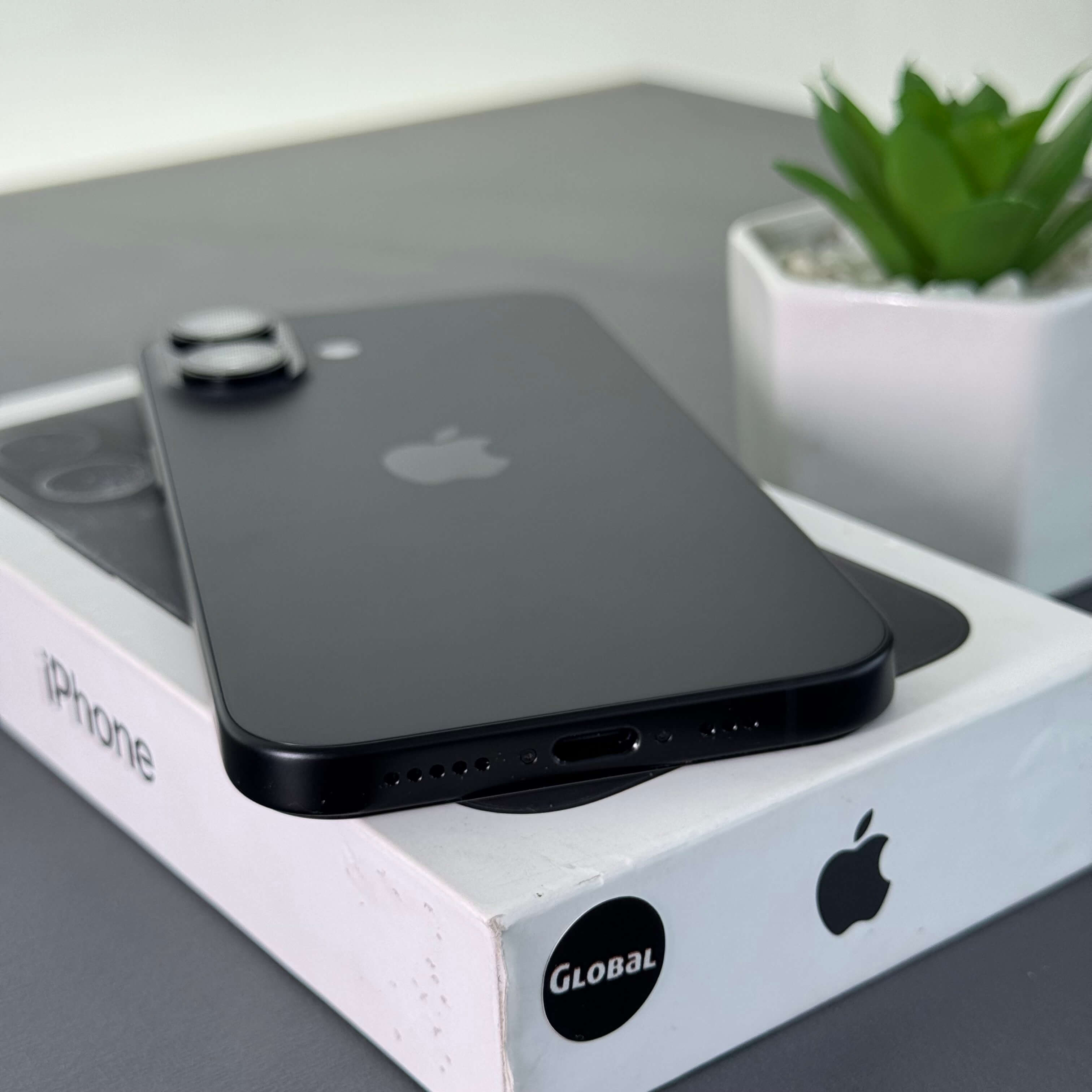 iPhone 16 128GB Preto - Saúde de bateria: 🔋89% - Tela de 6.1" - (SEMINOVO) - Image 7