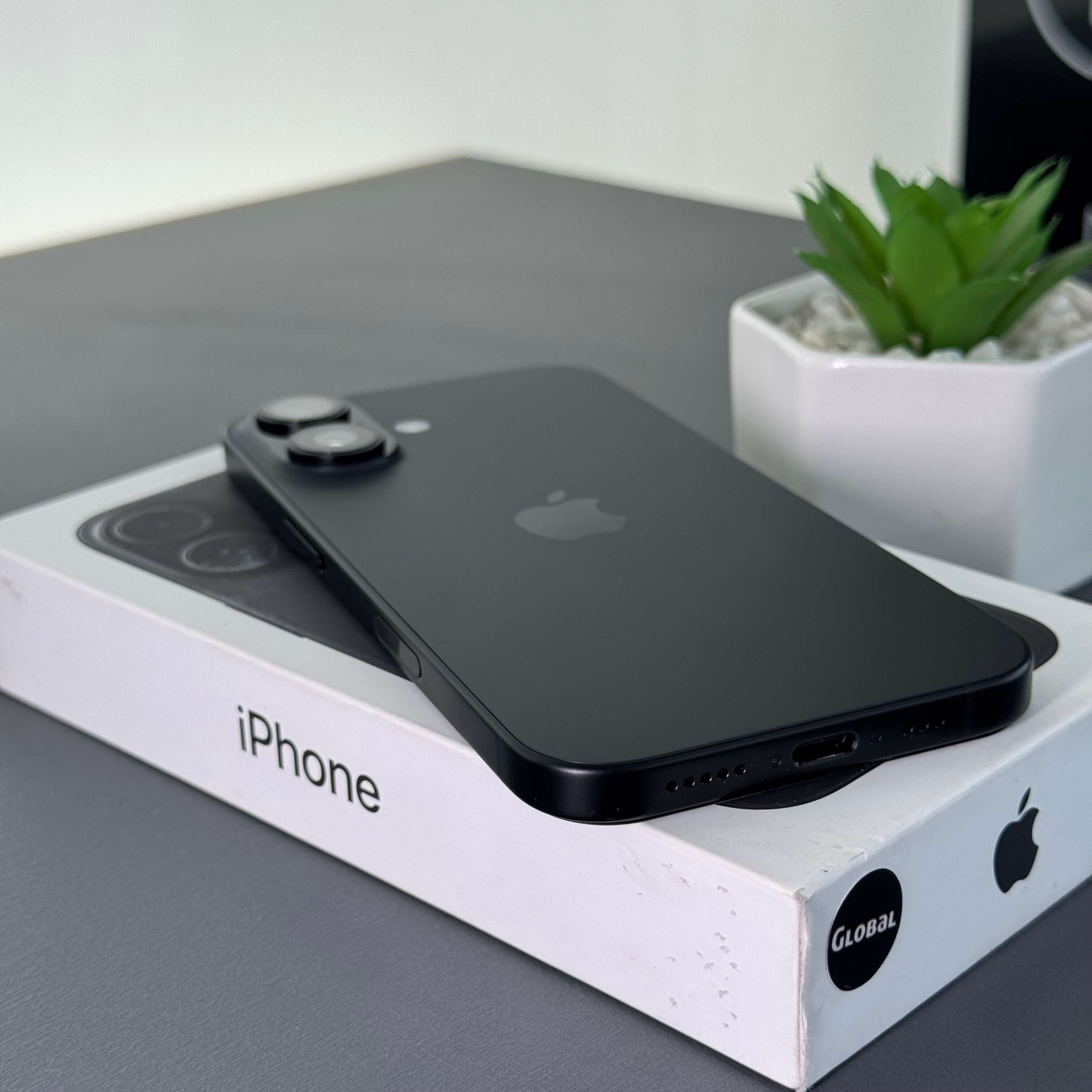 iPhone 16 128GB Preto - Saúde de bateria: 🔋89% - Tela de 6.1" - (SEMINOVO) - Image 8