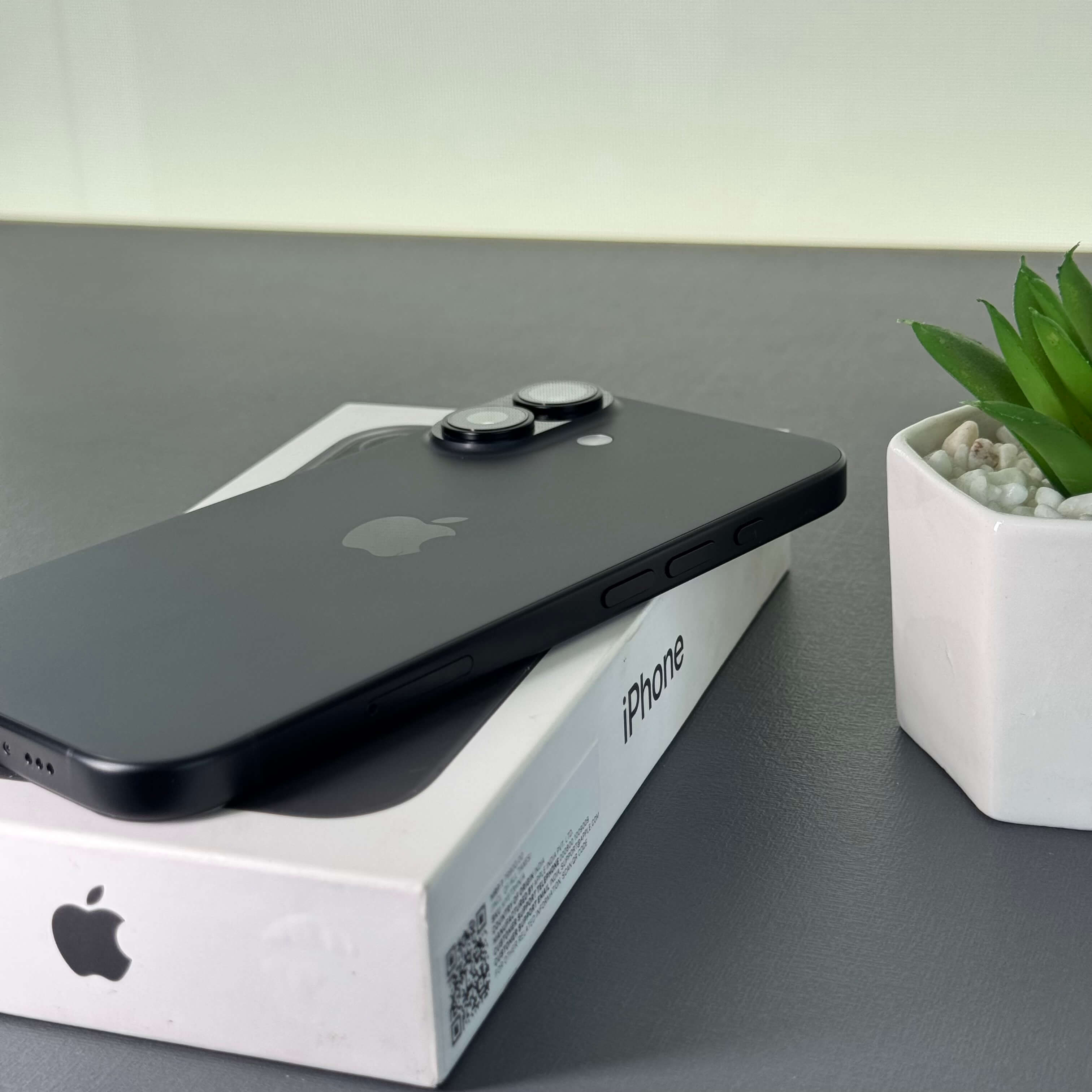 iPhone 16 128GB Preto - Saúde de bateria: 🔋89% - Tela de 6.1" - (SEMINOVO) - Image 9