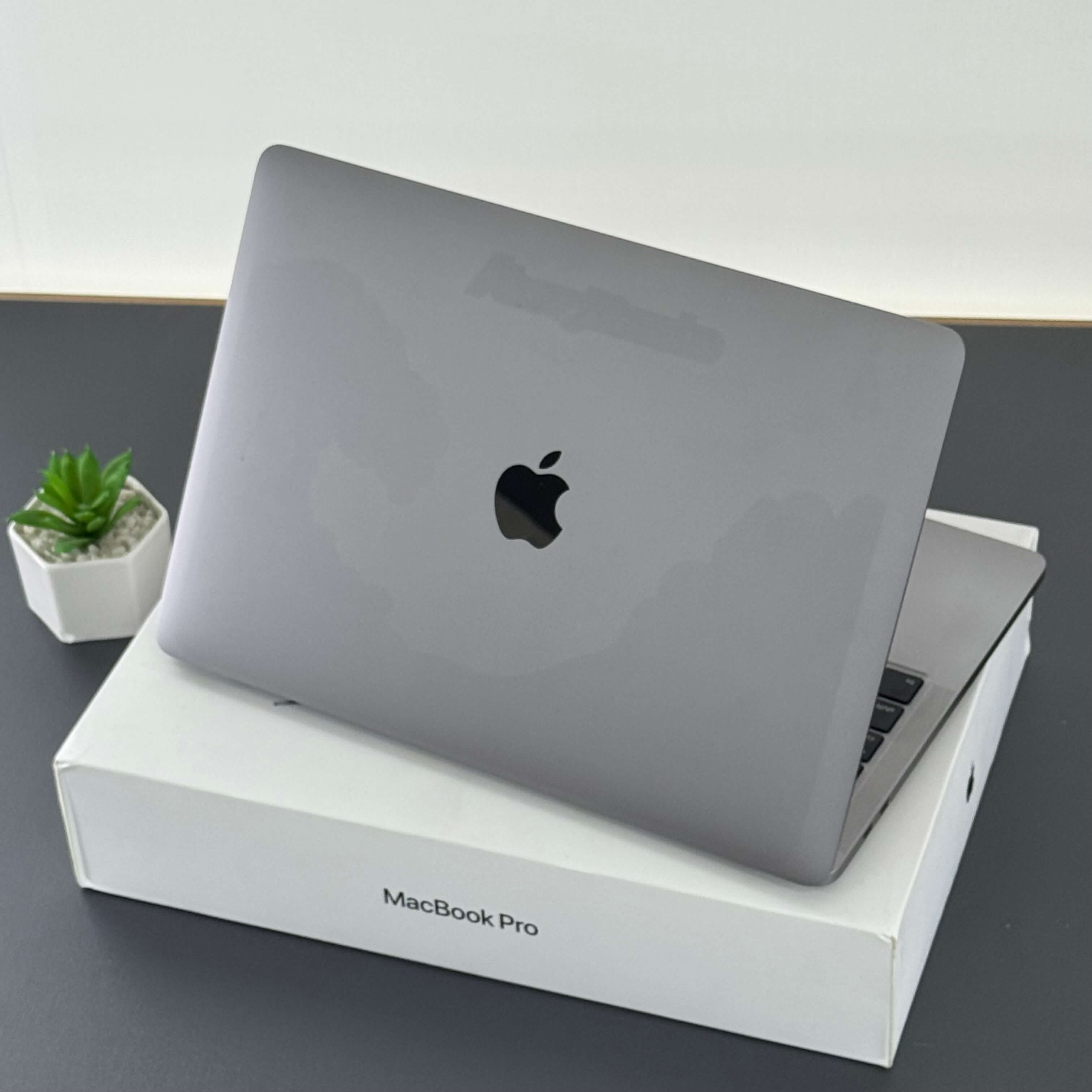 Macbook Pro 2020 13" Intel Core i5 16GB Ram 512GB SSD - Cor Cinza Espacial - (SEMINOVO) - Image 3
