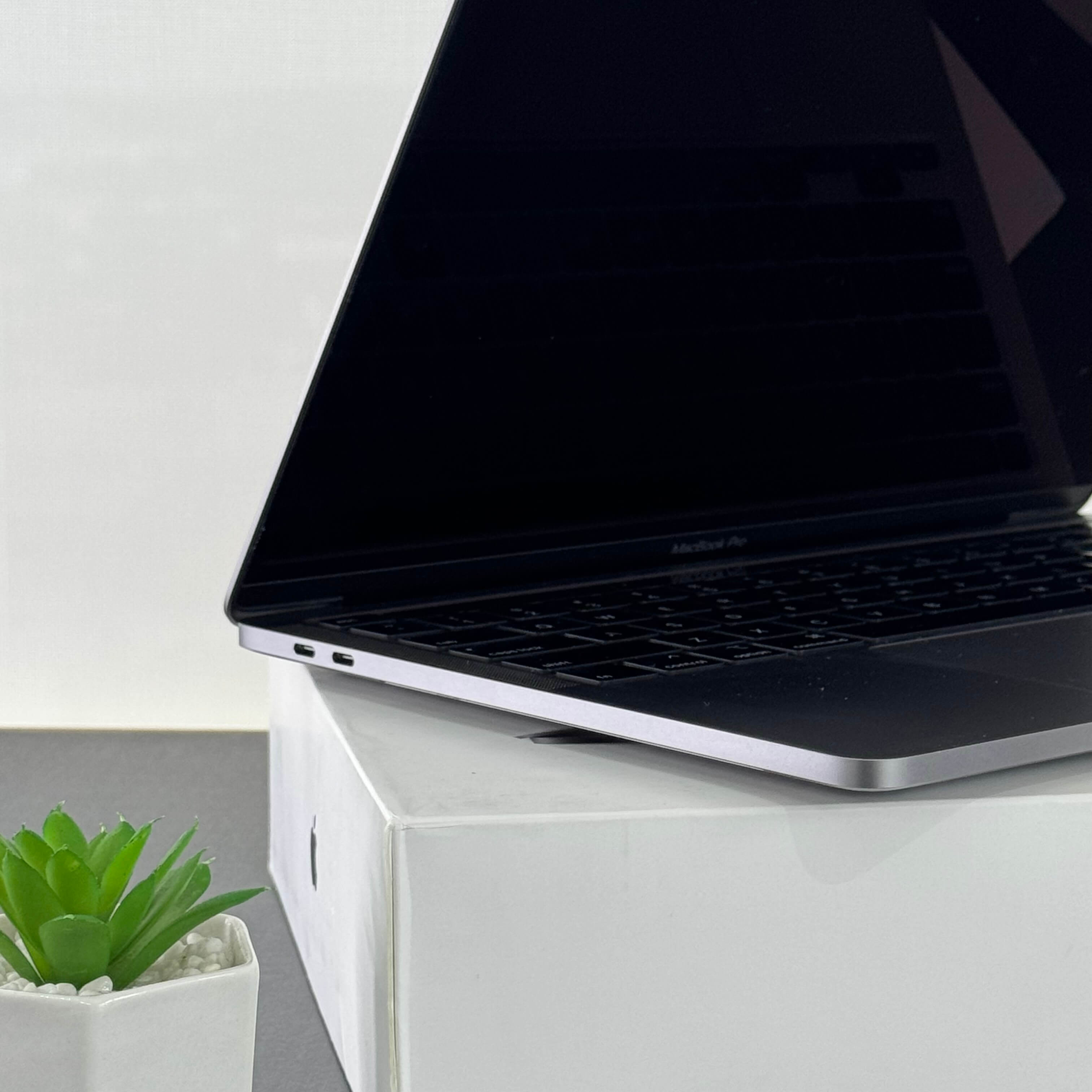 Macbook Pro 2020 13" Intel Core i5 16GB Ram 512GB SSD - Cor Cinza Espacial - (SEMINOVO) - Image 6