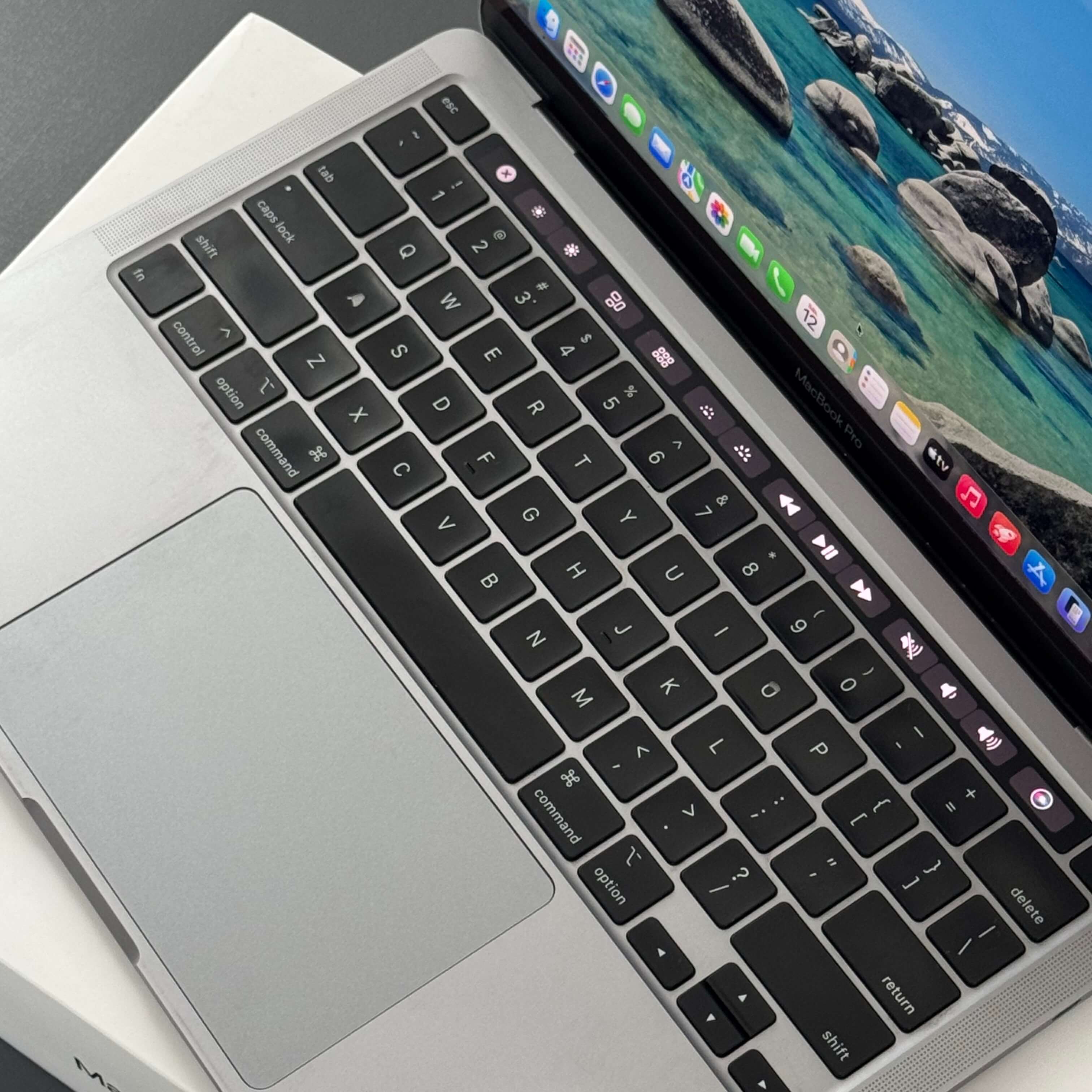 Macbook Pro 2020 13" Intel Core i5 16GB Ram 512GB SSD - Cor Cinza Espacial - (SEMINOVO) - Image 12