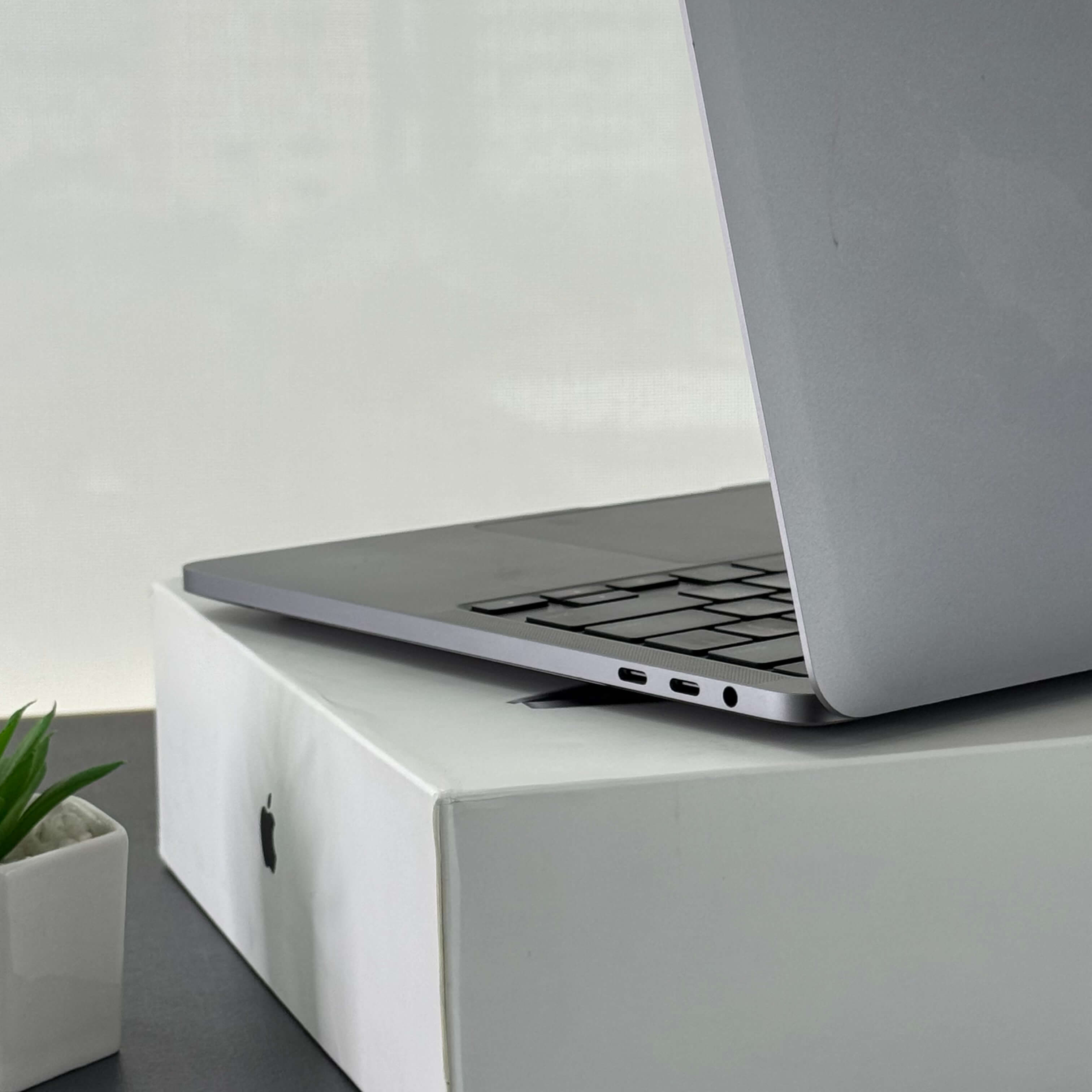 Macbook Pro 2020 13" Intel Core i5 16GB Ram 512GB SSD - Cor Cinza Espacial - (SEMINOVO) - Image 14