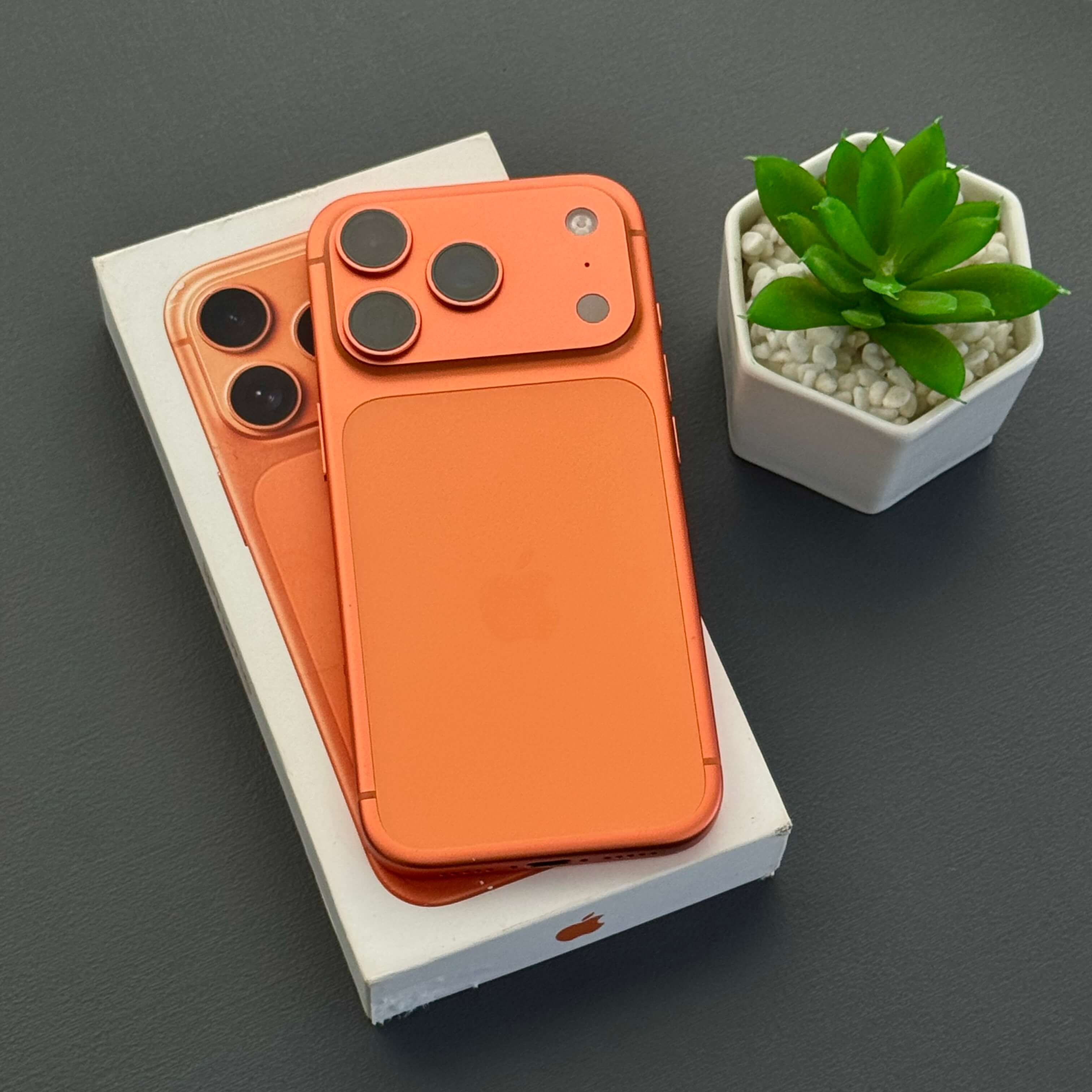 iPhone 17 Pro 512GB Cosmic Orange - Saúde de bateria: 🔋93% - Tela de 6.3" - (SEMINOVO) - Image 2