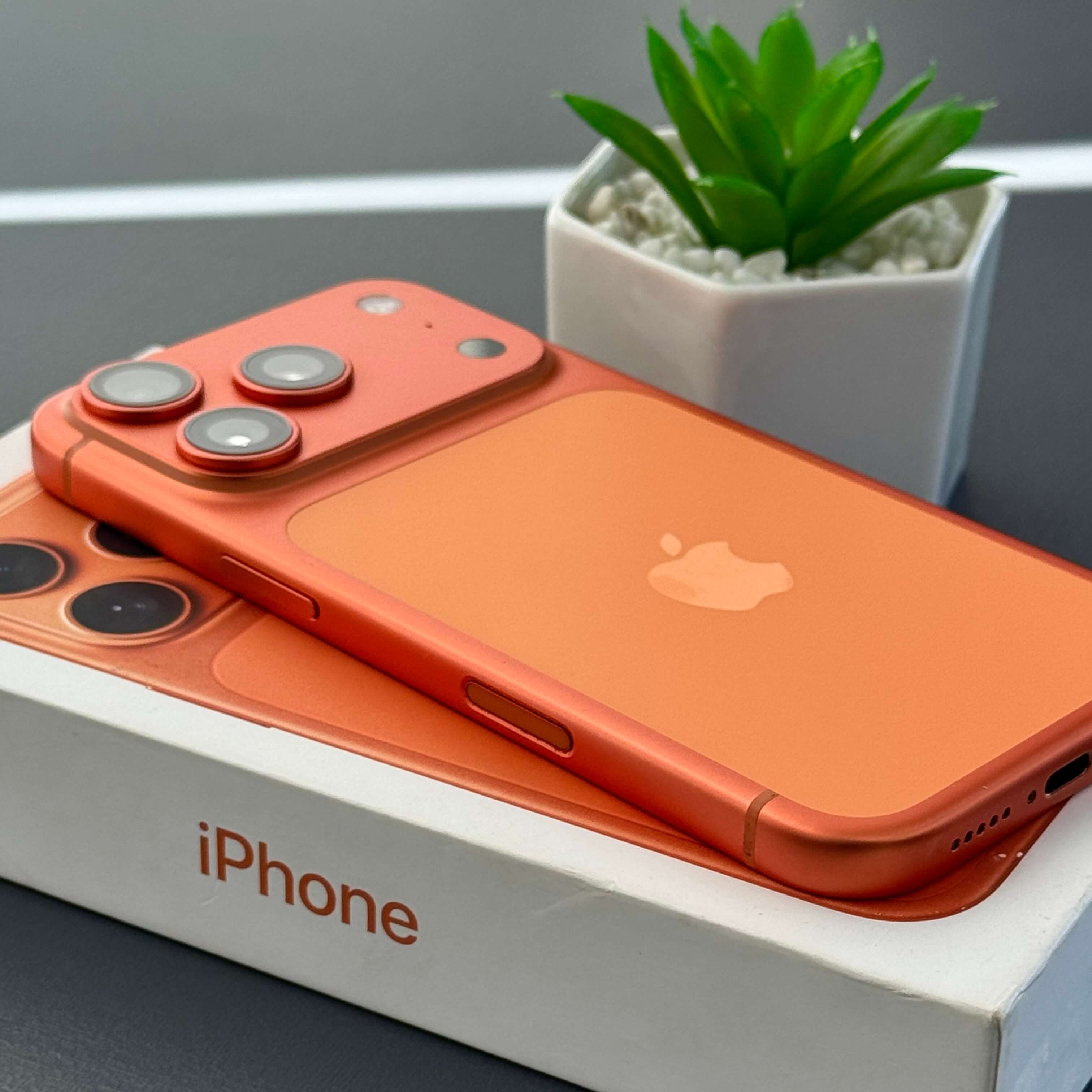 iPhone 17 Pro 512GB Cosmic Orange - Saúde de bateria: 🔋93% - Tela de 6.3" - (SEMINOVO) - Image 4